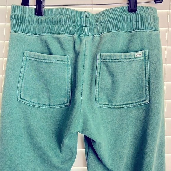 RVCA Distressed Green Jogger Sweatpants with pockets! 🛍️💕 - Picture 7 of 15